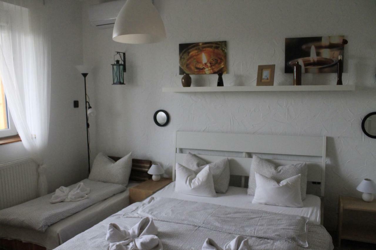 Fekete Rigo Vendeghaz Apartment เอ็กแกร์ซาโลก ภายนอก รูปภาพ